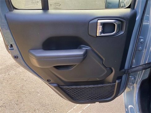 Used 2024 Jeep Wrangler Unlimited image 10