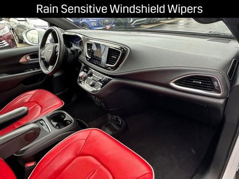 Used 2020 Chrysler Pacifica Limited w/ Quick Order Package 27H Red S image 32