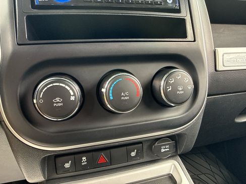 Used 2015 Jeep Compass Latitude AWD/4WD image 16