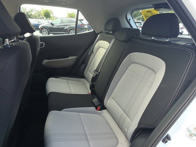 Certified 2022 Hyundai Venue SEL FWD image 7