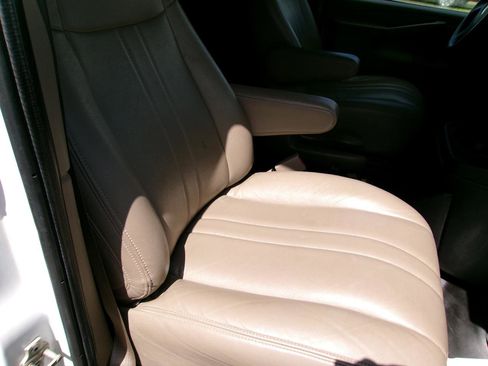 Used 2021 Chevrolet Express 2500 image 15