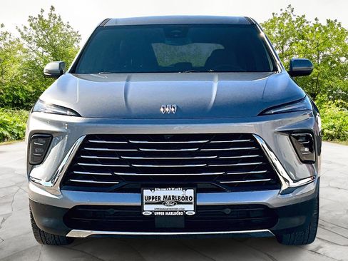 Used 2025 Buick Enclave Preferred image 3