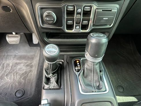 Used 2021 Jeep Wrangler Unlimited Sahara AWD/4WD image 26