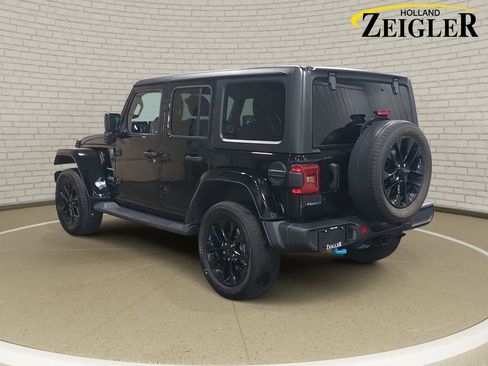 Used 2022 Jeep Wrangler Unlimited Sahara w/ Cold Weather Group image 7