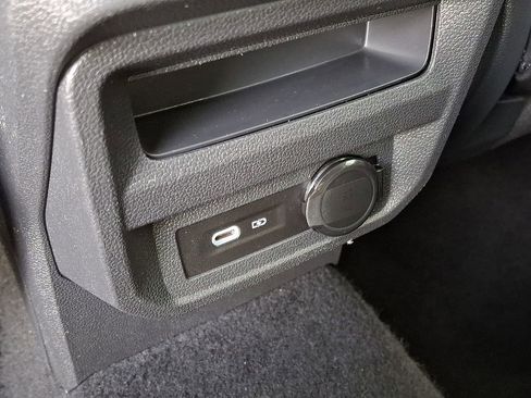 Used 2021 Volkswagen Tiguan SE image 27