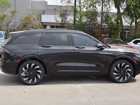 New 2026 Lincoln Nautilus Reserve w/ Jet Appearance Package image 12