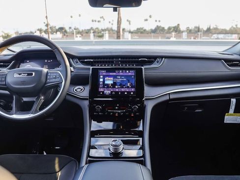 New 2025 Jeep Grand Cherokee L Altitude image 13