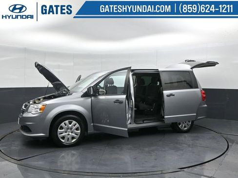 Used 2019 Dodge Grand Caravan SE w/ UConnect Hands-Free Group image 36