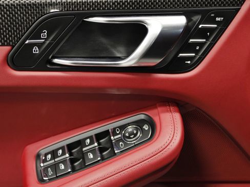 Certified 2024 Porsche Macan GTS w/ Premium Plus Package image 32