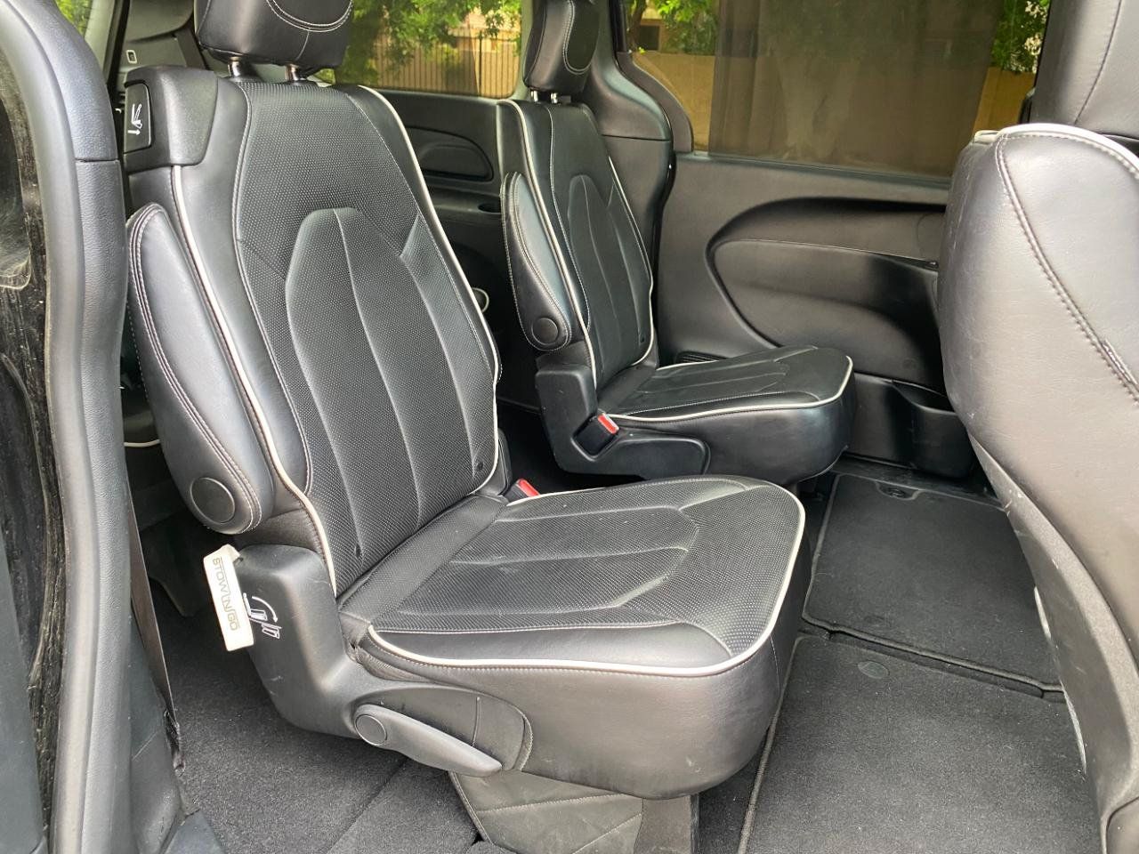 Used 2025 Chrysler Pacifica Limited FWD image 47