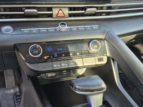 Used 2024 Hyundai Elantra SEL FWD image 26