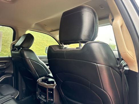 Used 2019 RAM 1500 Laramie AWD/4WD image 25