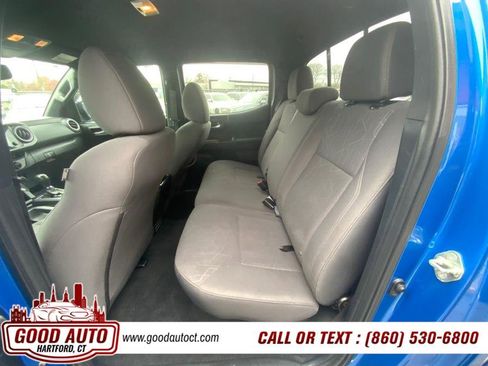 Used 2017 Toyota Tacoma TRD Sport AWD/4WD image 12