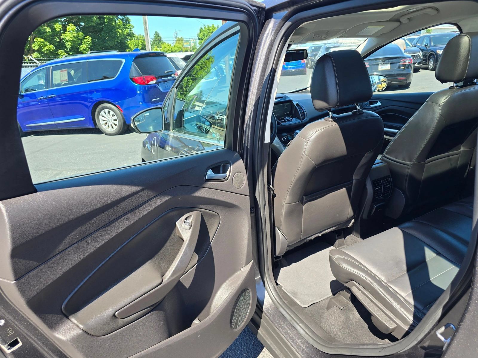 Used 2015 Ford C-MAX Energi SEL w/ Equipment Group 303A FWD image 16