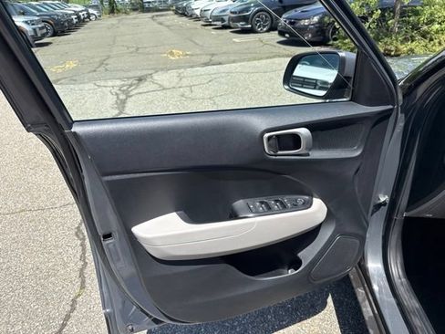 Used 2023 Hyundai Venue SEL FWD image 33