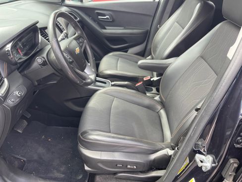 Used 2022 Chevrolet Trax LT w/ LT Convenience Package AWD/4WD image 11