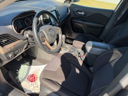 Used 2015 Jeep Cherokee Latitude w/ Comfort/Convenience Group image 16