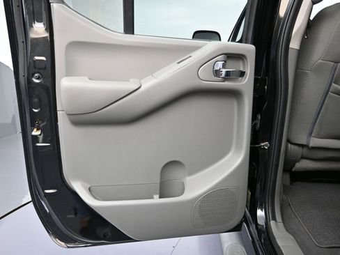 Used 2019 Nissan Frontier SV image 19