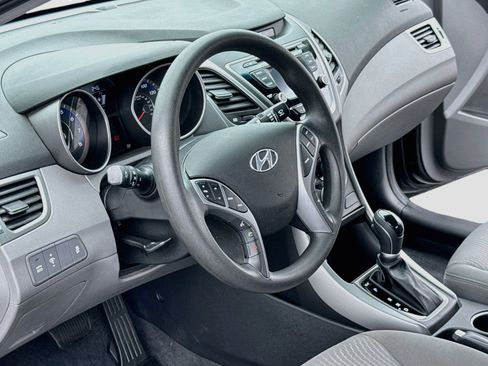 Used 2016 Hyundai Elantra SE w/ Option Group 02 FWD image 11
