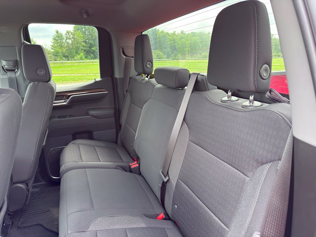 Used 2023 Chevrolet Silverado 1500 LT AWD/4WD image 7
