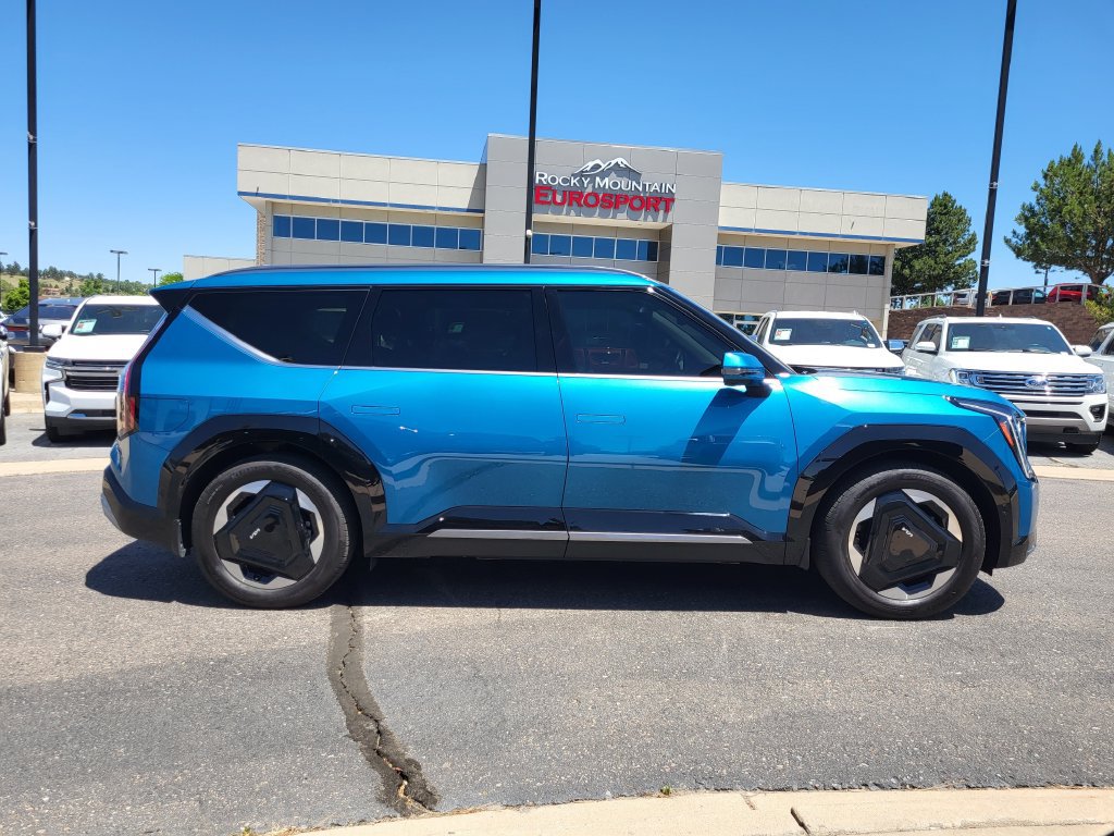 Used 2024 Kia EV9 Land AWD/4WD image 3