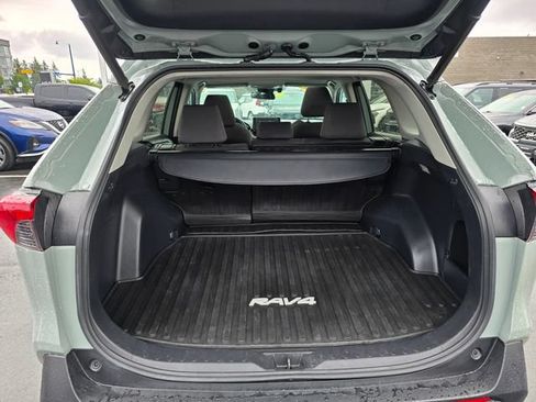 Used 2019 Toyota RAV4 XLE AWD/4WD image 16