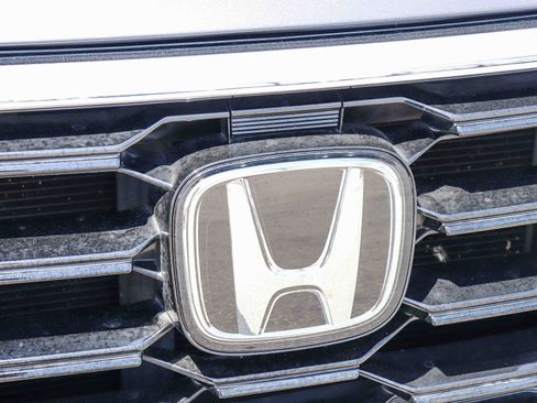Certified 2025 Honda Pilot Touring image 4