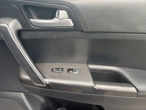 Used 2022 Kia Sportage LX AWD/4WD image 36