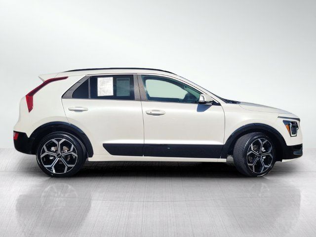 Used 2024 Kia Niro EX Touring FWD image 3