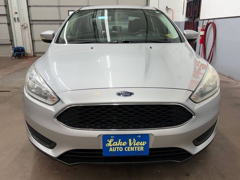 Used 2016 Ford Focus SE w/ SE Cold Weather Package FWD image 2