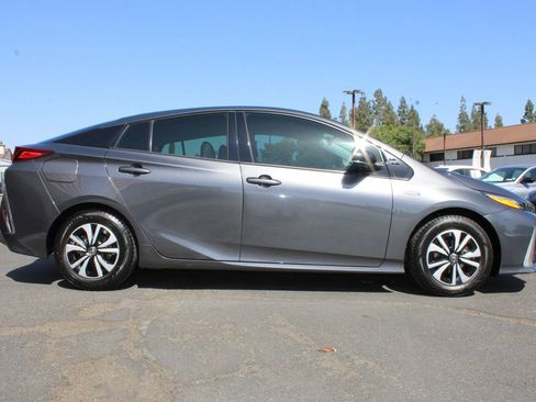 Used 2018 Toyota Prius Prime Premium w/ Carpet Mat Package FWD image 40