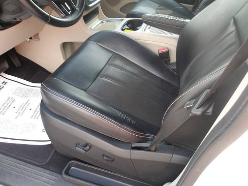 Used 2019 Dodge Grand Caravan SXT FWD image 11