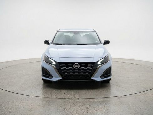 Used 2025 Nissan Altima 2.5 SR FWD image 2