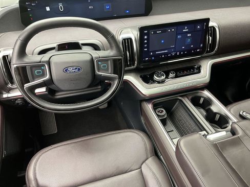Used 2025 Ford Expedition Max Platinum w/ Platinum Ultimate Package AWD/4WD image 17