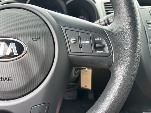 Used 2013 Kia Soul FWD image 19