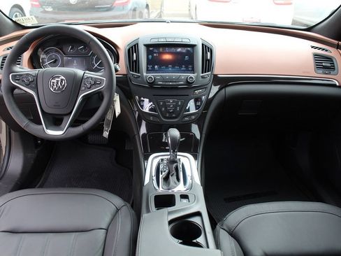 Used 2017 Buick Regal Sport Touring FWD image 9