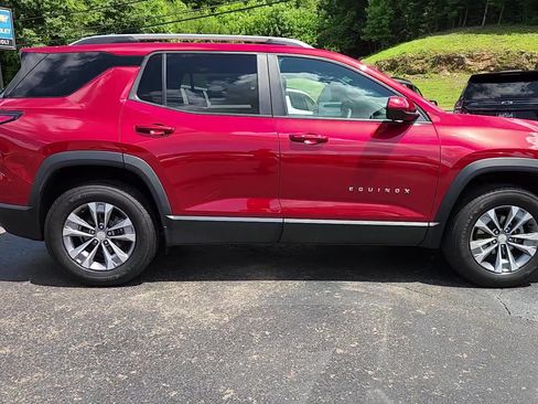 Used 2025 Chevrolet Equinox LT w/ Convenience Package II FWD image 8