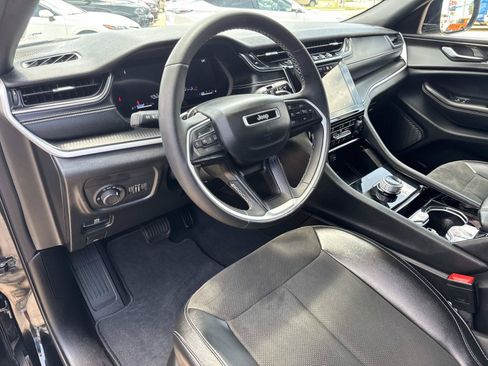 Used 2023 Jeep Grand Cherokee L Laredo RWD image 17