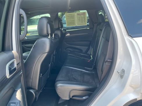 Used 2022 Jeep Grand Cherokee Laredo X RWD image 25