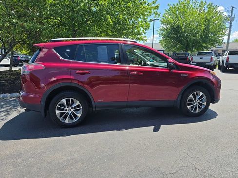 Used 2018 Toyota RAV4 LE AWD/4WD image 9