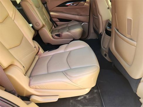 Used 2018 Cadillac Escalade Platinum image 27