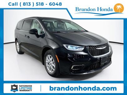 Used 2024 Chrysler Pacifica Touring-L