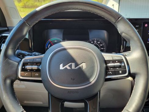 Certified 2022 Kia Sorento EX FWD image 11