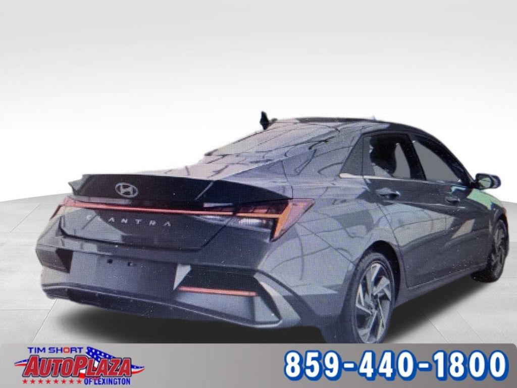 Used 2025 Hyundai Elantra SEL FWD image 5