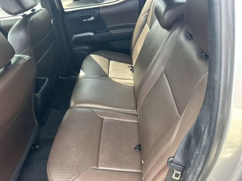 Used 2018 Toyota Tacoma Limited image 12