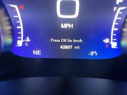 Used 2025 Chrysler Pacifica Select image 37