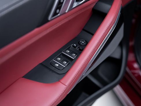 Used 2025 BMW X6 xDrive40i w/ Executive Package image 57