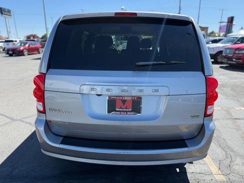 Used 2018 Dodge Grand Caravan SE w/ UConnect Hands-Free Group FWD image 5