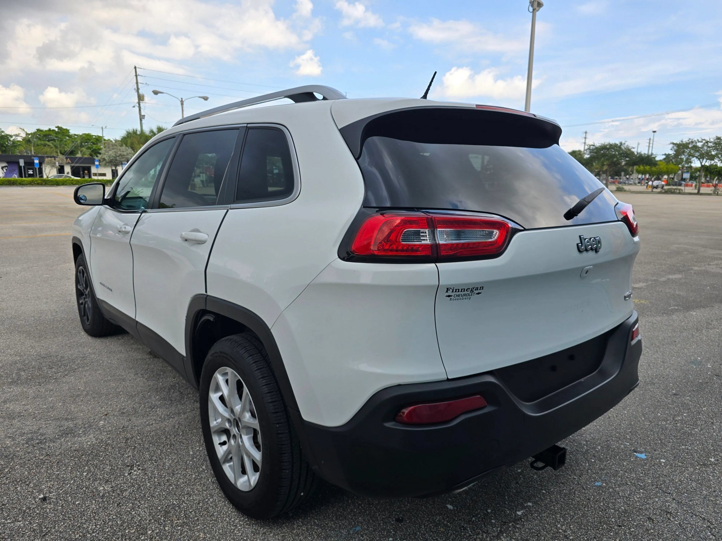 Used 2014 Jeep Cherokee Latitude w/ Comfort/Convenience Group FWD image 9