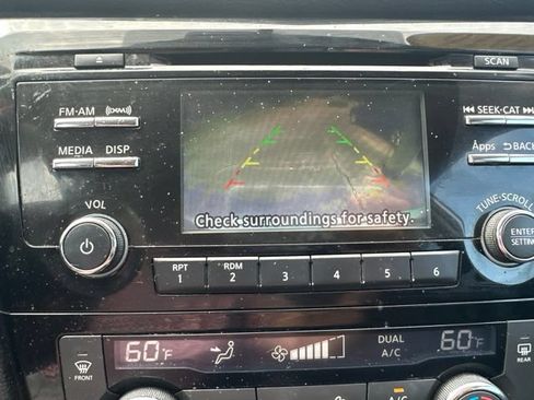Used 2016 Nissan Rogue SV FWD image 10